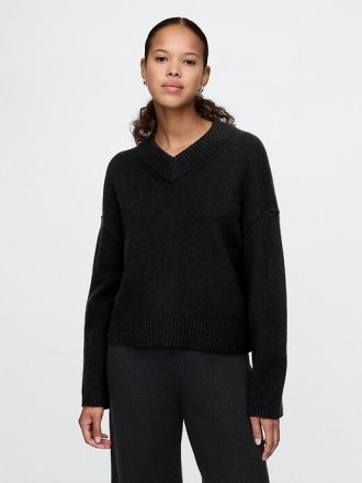 CashSoft Krótki sweter z wysokim dekoltem w serek