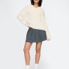 CashSoft Krótki sweter z wysokim dekoltem w serek