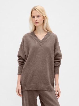 CashSoft Oversize’owy sweter z dekoltem w serek