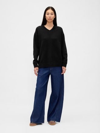 CashSoft Oversize’owy sweter z dekoltem w serek