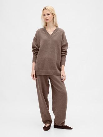 CashSoft Oversize’owy sweter z dekoltem w serek