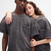 Gap × BÉIS Dzianinowy, dżinsowy T-shirt z kieszeniami dla dorosłych