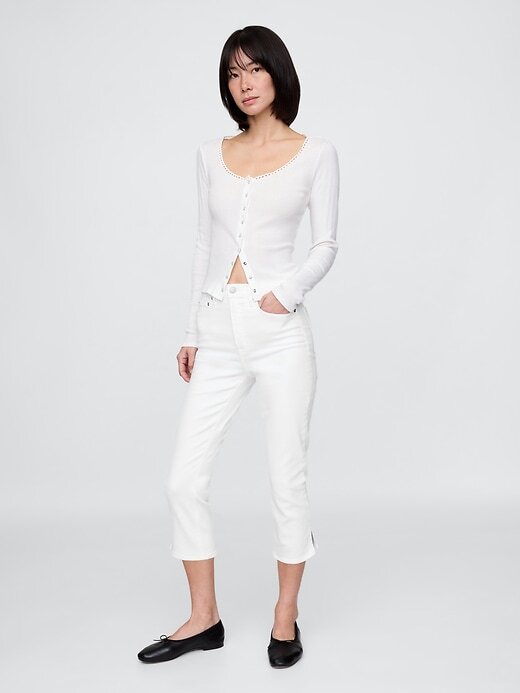 Jeansy Capri z wysokim stanem Jeansy Capri z wysokim stanem