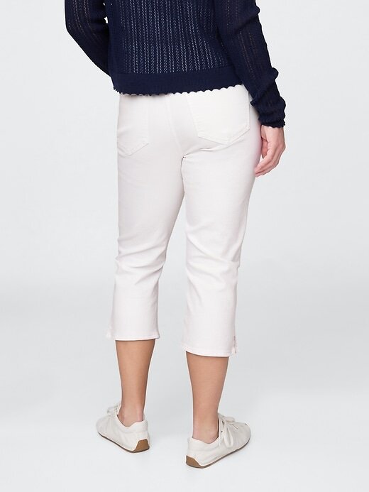 Jeansy Capri z wysokim stanem Jeansy Capri z wysokim stanem