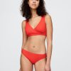 Klasyczny dół od bikini z prążkowanymi wstawkami Klasyczny dół od bikini z prążkowanymi wstawkami