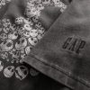 Koszulka Gap × Disney Tim Burton „Miasteczko Halloween” z czaszką Koszulka Gap × Disney Tim Burton „Miasteczko Halloween” z czaszką