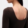 Koszulka z dzianiny CloseKnit Jersey z odkrytymi plecami i dekoltem w łódkę