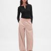 Nowoczesna koszulka z prążkowanym wzorem Henley