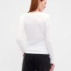 Nowoczesna koszulka z prążkowanym wzorem Henley Nowoczesna koszulka z prążkowanym wzorem Henley