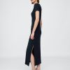 Nowoczesna sukienka maxi w prążki Nowoczesna sukienka maxi w prążki