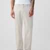 Nowoczesne spodnie khaki o luźnym kroju