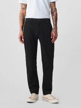 Nowoczesne spodnie khaki w sportowym zwężanym kroju