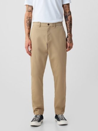 Nowoczesne spodnie khaki w sportowym zwężanym kroju
