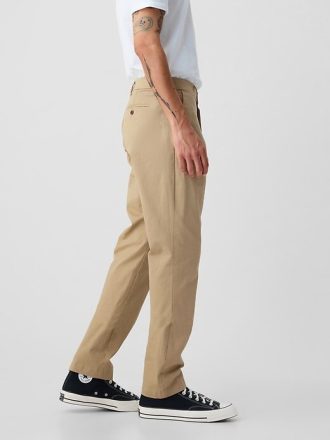 Nowoczesne spodnie khaki w sportowym zwężanym kroju