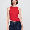 Nowoczesny top typu halter z prążkowanym dekoltem Nowoczesny top typu halter z prążkowanym dekoltem