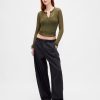 Prześwitujący sweter Henley