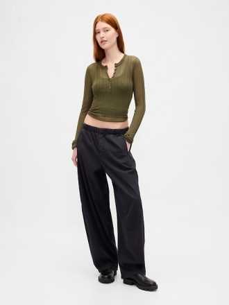 Prześwitujący sweter Henley