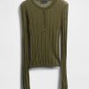 Prześwitujący sweter Henley
