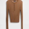 Prześwitujący sweter Henley
