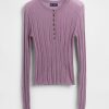 Prześwitujący sweter Henley