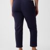 Średni stan, Downtown Khakis