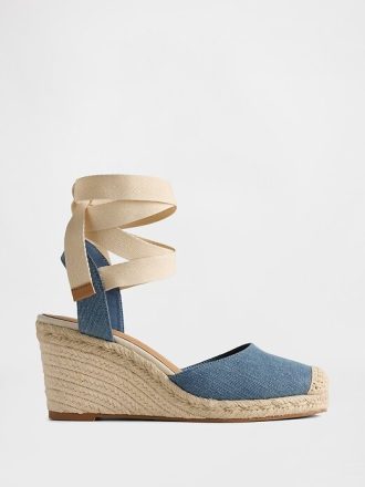 Sandały na koturnie z espadryli z denimu