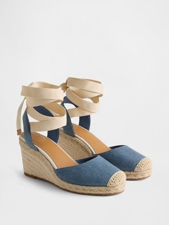 Sandały na koturnie z espadryli z denimu