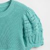 Sweter dziecięcy z muszelką i mieszanym ściegiem