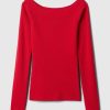 Sweter z odkrytymi ramionami