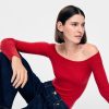 Sweter z odkrytymi ramionami